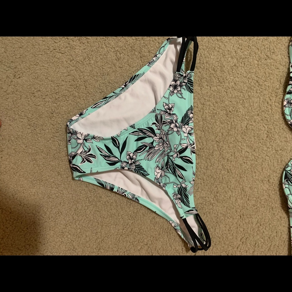 bikini set - Picture 2 of 10